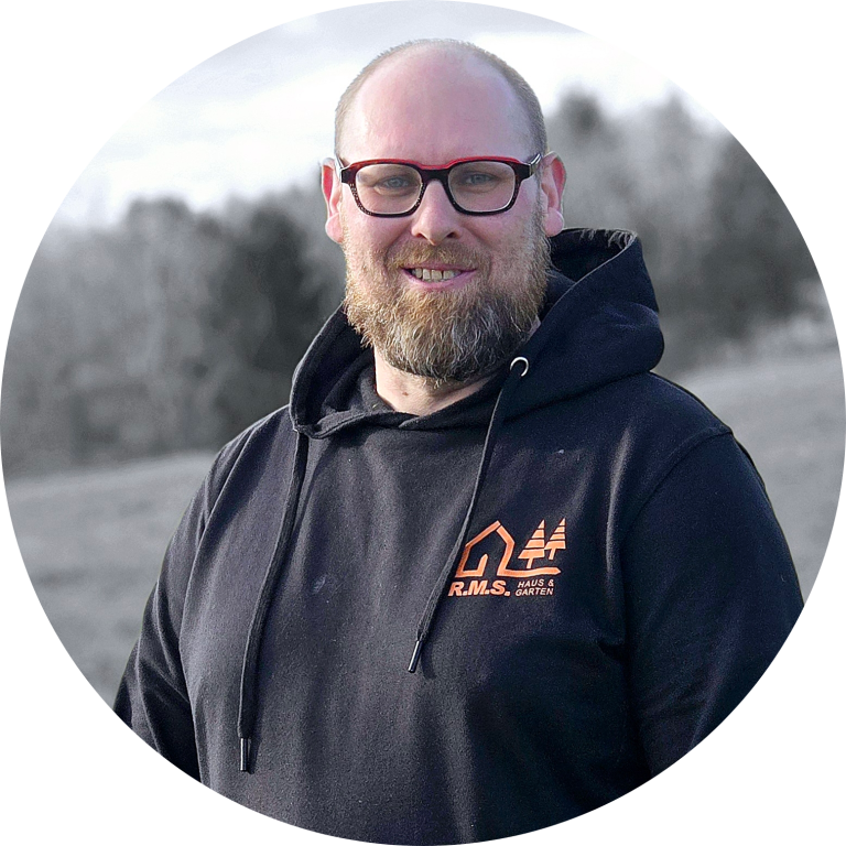 Sascha Stötzel, Geschäftsführer der RMS Haus und Garten GmbH, Experte für energetische Sanierung, Renovierung und Gartenbau im Raum Neuwied