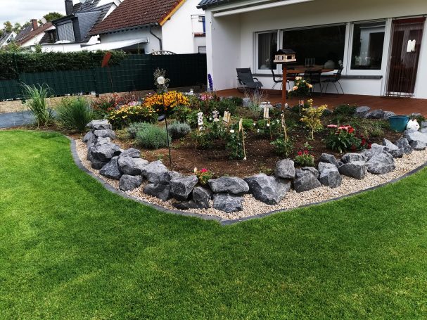 Gartenanlage mit Beet in Neuwied: Planung, Bau & Pflege bis Köln – Ihr Profi!
