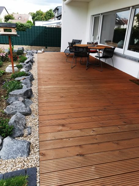 Terrassenbau & Zaunbau in Neuwied: WPC, Stelzlager, Keramikfliesen, Doppelstabmatten – Qualität für Garten!